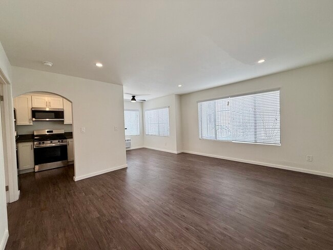 Mansfield Terrace Apartments in Los Angeles, CA - Foto de edificio - Building Photo