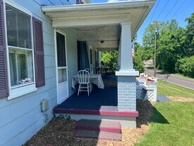 668 Brooklyn Ave, Unit Old Milford Near 2 bed in Milford, OH - Building Photo