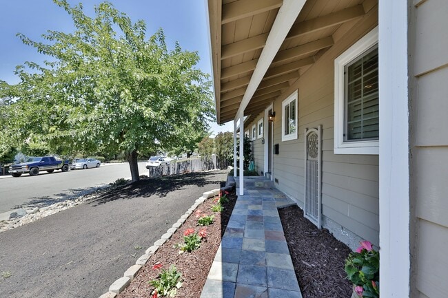 235 Ginger Dr in Auburn, CA - Building Photo - Building Photo