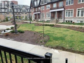 8-18 Eaton Park Ln in Toronto, ON - Building Photo - Building Photo