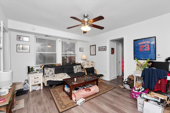 3727 N Pine Grove Ave in Chicago, IL - Building Photo - Building Photo