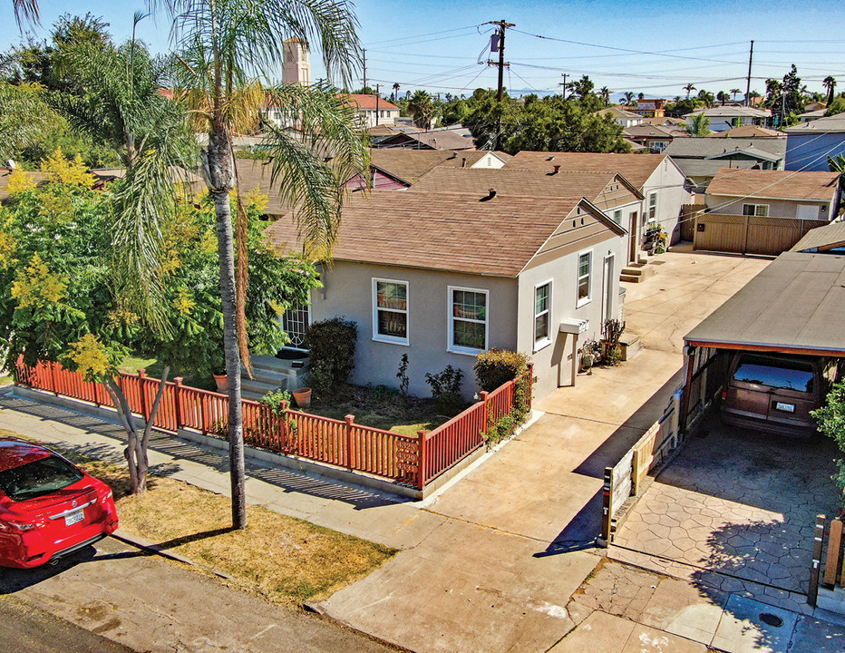 4325 Bancroft St in San Diego, CA - Building Photo