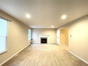 113 Weeping Willow Way in Camillus, NY - Building Photo - Building Photo