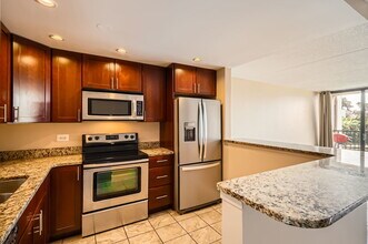 2015 S Finley Rd in Lombard, IL - Building Photo - Building Photo