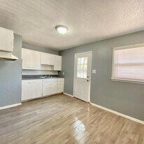 2714 E 3rd St in Lubbock, TX - Building Photo