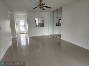 9911 Sandalfoot Blvd in Boca Raton, FL - Building Photo - Building Photo