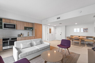 125 NE 6th St in Miami, FL - Building Photo - Building Photo