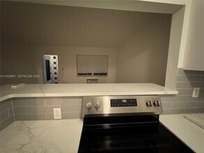 2020 NE 51st Ct, Unit 106 in Fort Lauderdale, FL - Foto de edificio - Building Photo