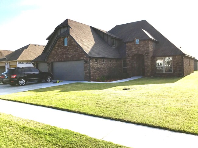 13745 N 131st East Ave in Collinsville, OK - Foto de edificio - Building Photo