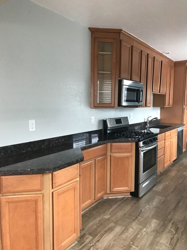 2257 38th Ave in Oakland, CA - Building Photo - Building Photo