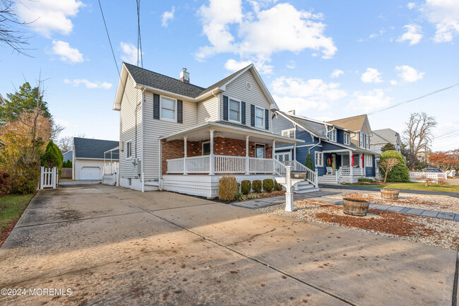 227 Broad St in Manasquan, NJ - Building Photo - Building Photo