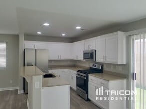 6731 Scarlet Star Ave in Las Vegas, NV - Building Photo - Building Photo