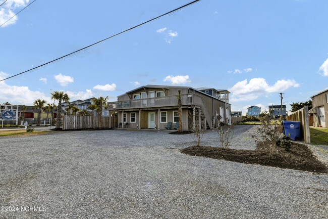 604 N New River Dr in Surf City, NC - Building Photo - Building Photo