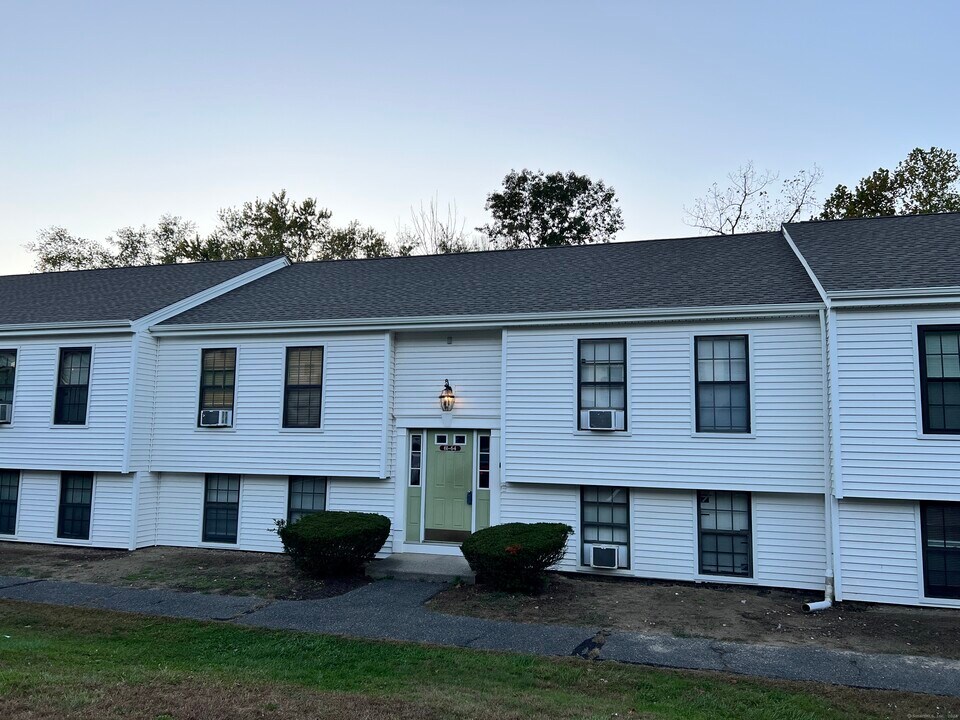 61 Aspetuck Vlg in New Milford, CT - Building Photo