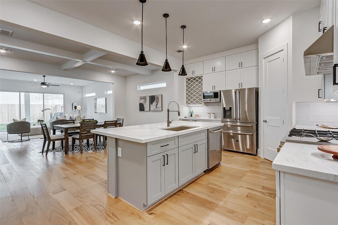 7818 Janak Dr in Houston, TX - Building Photo