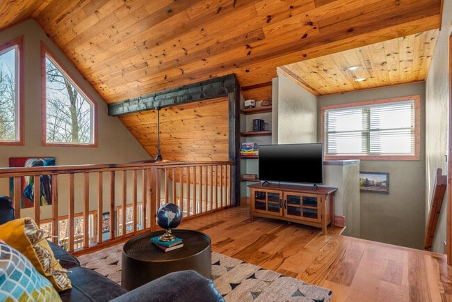 11 NC 8720 in Jasper, AR - Building Photo - Building Photo