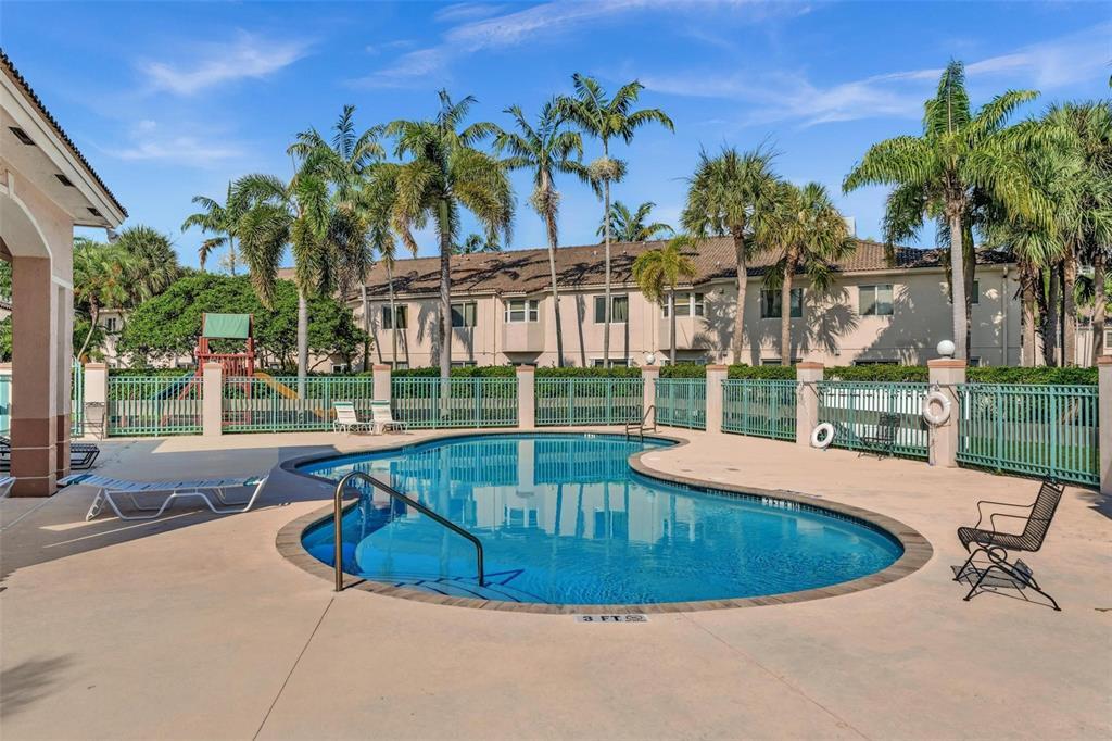 2299 NW 77th Way, Unit 102 in Pembroke Pines, FL - Building Photo