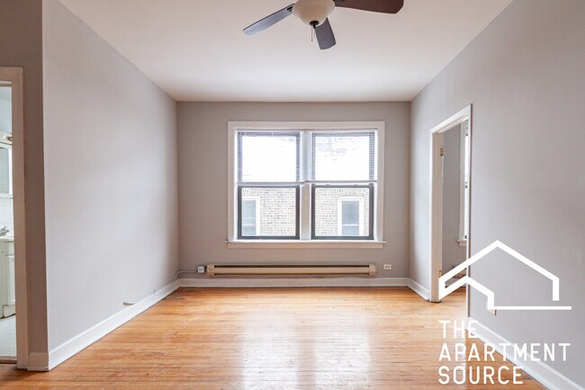 1058 W George St, Unit 206 in Chicago, IL - Building Photo - Building Photo