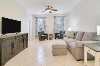 123 E Thatch Palm Cir in Jupiter, FL - Building Photo - Building Photo