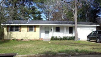 540 Clubview Dr in Jackson, MS - Building Photo