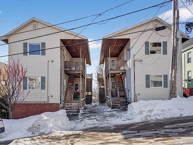 8 Saint Lawrence St, Unit 2