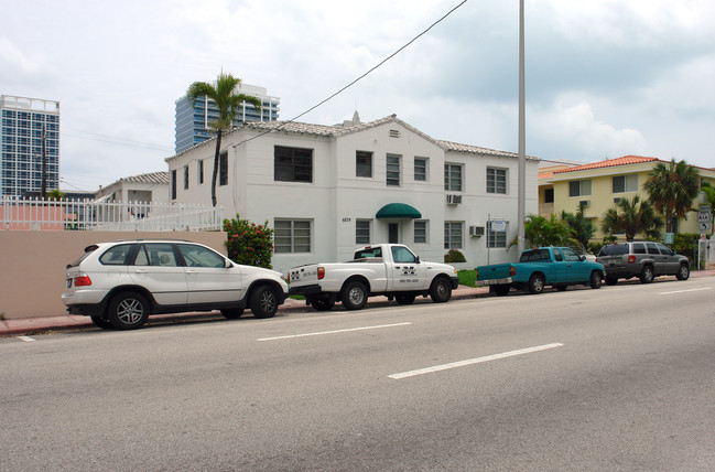 6839 Abbott Ave in Miami Beach, FL - Building Photo - Building Photo