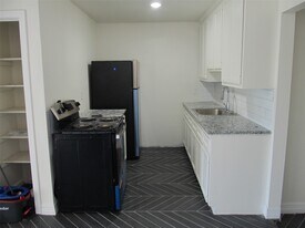 1213 Trimm Ave in Pasadena, TX - Building Photo