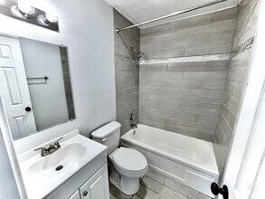 105 Davis St in Bryan, TX - Building Photo - Building Photo