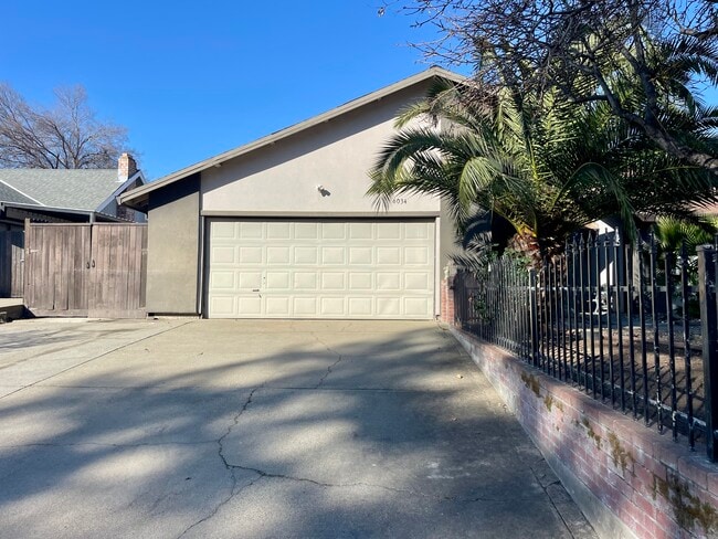 6034 Centurion Cir in Citrus Heights, CA - Building Photo - Building Photo