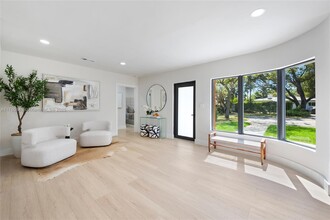 185 NE 106th St in Miami Shores, FL - Foto de edificio - Building Photo