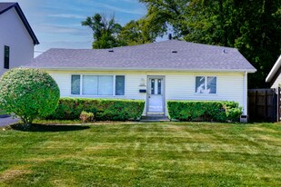 1340 Campbell Ave in Wheaton, IL - Building Photo