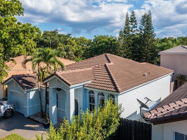 16332 SW 83rd Ln in Miami, FL - Building Photo - Building Photo