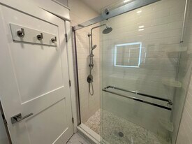 326 Chelsea St, Unit 1 in Boston, MA - Building Photo