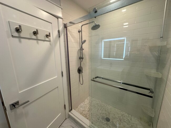 326 Chelsea St, Unit 1