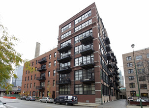 Clinton Street Lofts in Chicago, IL - Building Photo - Building Photo