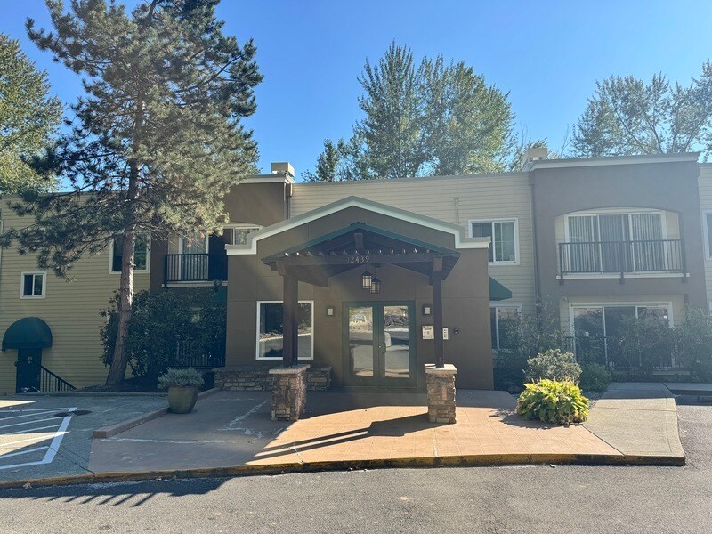 12439 Totem Lake Way in Kirkland, WA - Building Photo