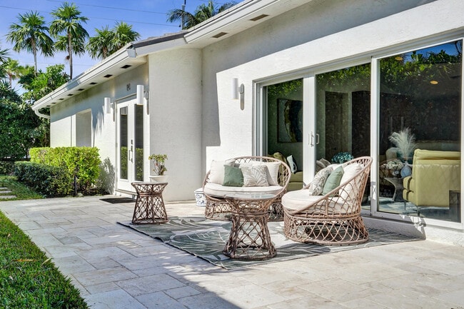 1212 Hillsboro Mile in Hillsboro Beach, FL - Building Photo - Building Photo