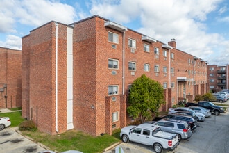 Barclay Square Apartments in Upper Darby, PA - Foto de edificio - Building Photo