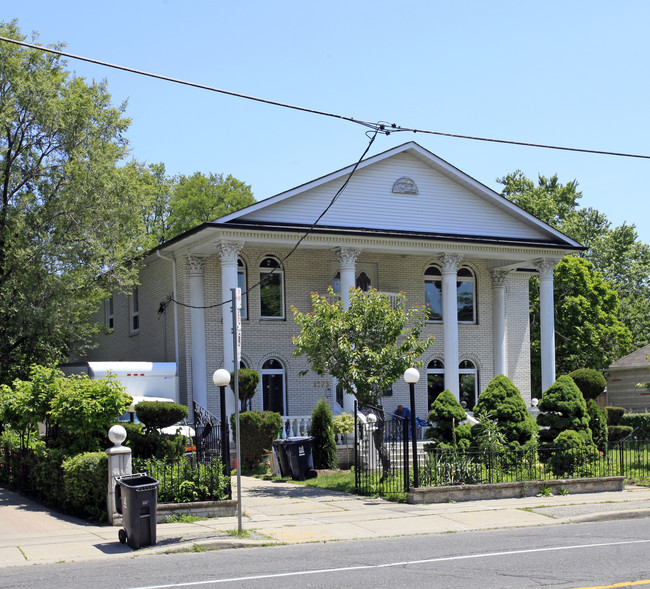 1273 Broadview Ave in Toronto, ON - Building Photo - Building Photo