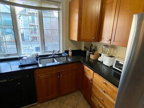 27 Albion St, Unit 2 in Medford, MA - Foto de edificio - Building Photo