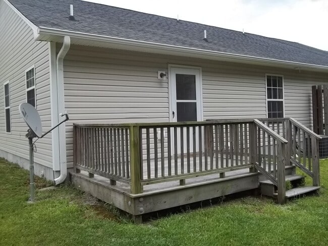 407 Belgrade-Swansboro Rd in Stella, NC - Building Photo - Building Photo