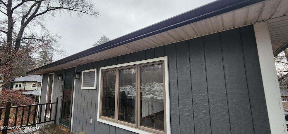 1223 Weingartner Rd in Saylorsburg, PA - Building Photo