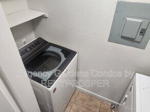 5545 Devonbriar Way in Orlando, FL - Building Photo - Building Photo