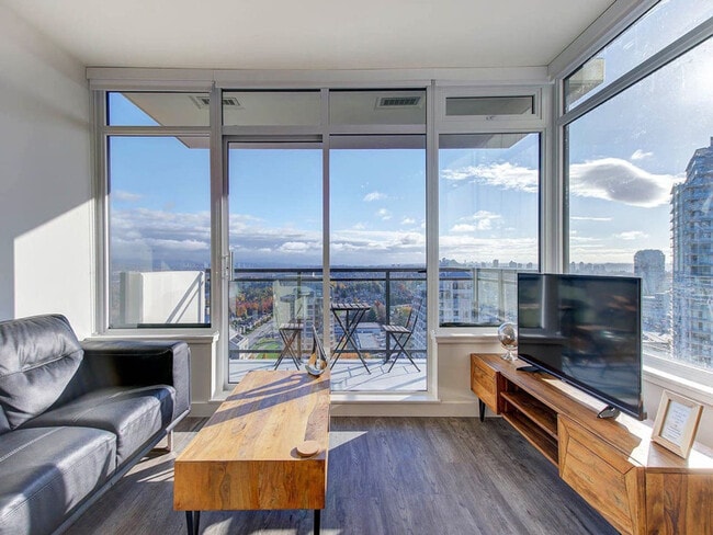 4733 Hazel St, Unit SI ID1521438P in Burnaby, BC - Building Photo - Building Photo