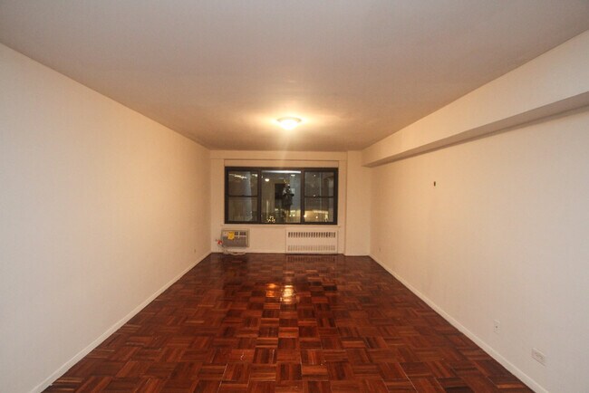 157e E 57th St in New York, NY - Building Photo - Building Photo