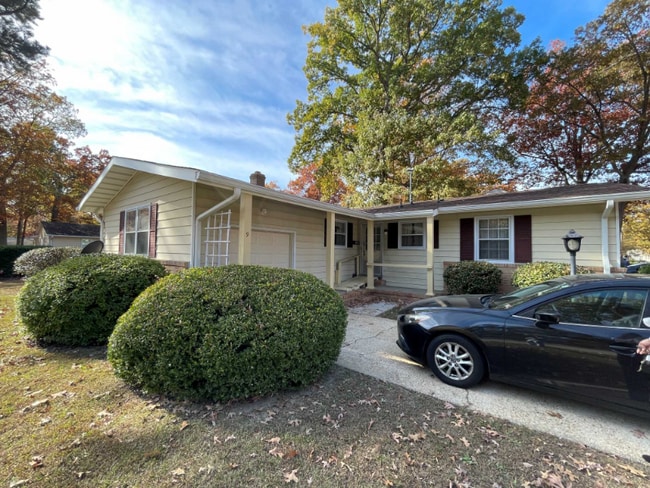 property at 9 Dinwiddie Pl