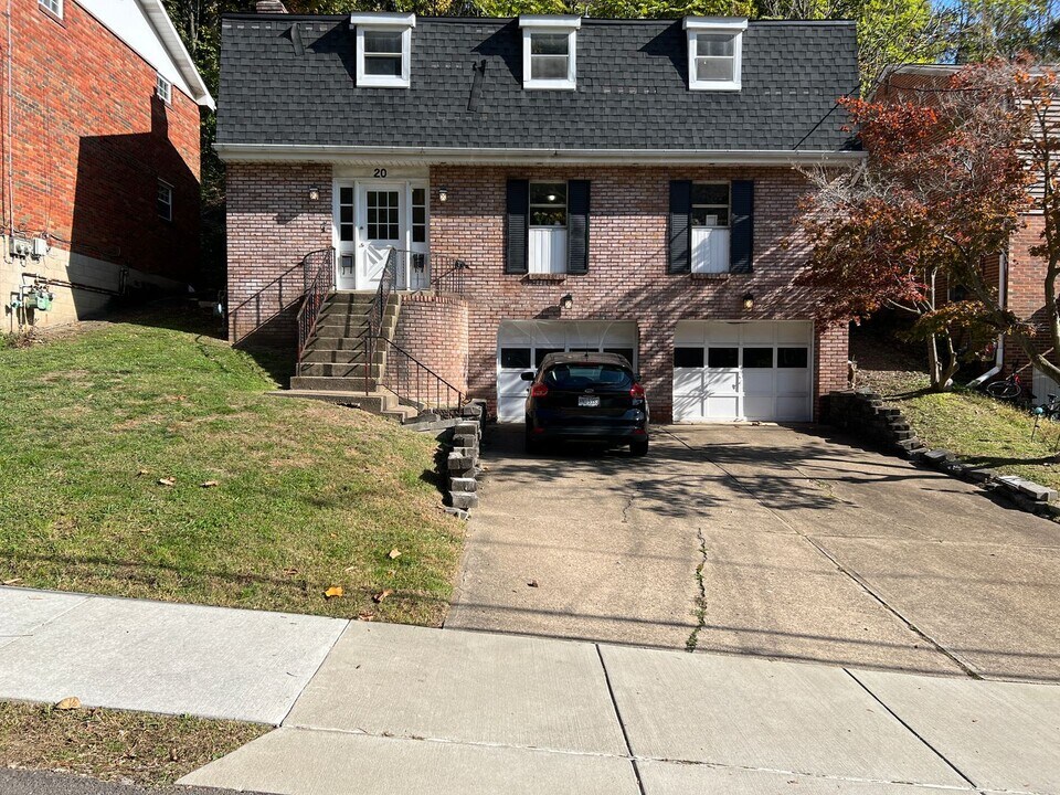 20 Woodlawn St in Pittsburgh, PA - Building Photo