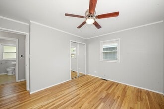21 S Archer Ave in Mundelein, IL - Foto de edificio - Building Photo