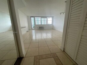 5313 Collins Ave in Miami Beach, FL - Building Photo - Building Photo