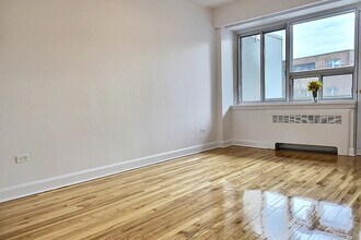 Place Northcrest in Montréal, QC - Building Photo - Building Photo